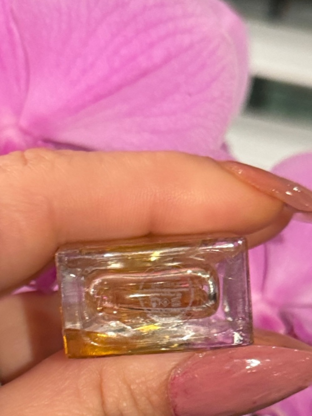 Yves Saint Laurent Libre Mini with Vanilla & Orange Blossom - Picture 3 of 6